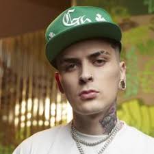 En La Oscuridad (part. Maria Becerra)