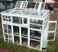Elle Trouve Une Annonce Sur Le Bon Coin Vieilles Fenetres Gratuites Ce Qu Elle En A Fait Est Epoustouflant Serre Arriere Cour Serre Jardin Plans De Serre