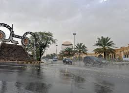 بالصور هطول أمطار متوسطة على منطقة القصيم المدينة
