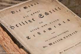 Sie gilt gläubigen als göttlich inspiriert, mindestens aber als orientierender maßstab und wird darum im religiösen wie im. So Lange Brauchte Luther Zum Ubersetzen Der Bibel Lingua World Blog