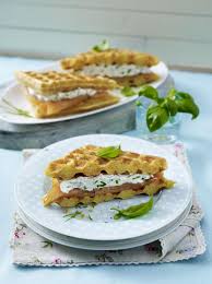 Gefullte Mohren Waffeln Mit Raucherlachs Und Krauterfrischkase Rezept Lecker Rezepte Waffeln Rezept Herzhafte Waffeln