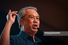 Check 'potongan' translations into english. Penjawat Awam Digalak Berwakaf Melalui Potongan Gaji Muhyiddin