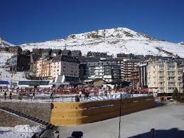 Situated in the heart of pas de la casa is a very different, cosy, comfortable hotel, that is appreciated for its character and its impeccable service. Apartamentos Paradis Blanc 3000 39 4 5 Prices Hotel Reviews Pas De La Casa Andorra Tripadvisor