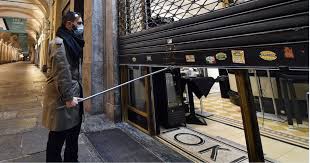 In zona gialla, quindi, fino alle 23 sarà possibile uscire di casa liberamente, mentre dalle 23 alle 5 del mattino si potrà lasciare la propria abitazione soltanto per i classici motivi di. Coronavirus Le Ordinanze Delle Regioni Ecco Dove Scatta Il Coprifuoco Il Fatto Quotidiano