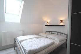 Schlafzimmer aus wertvollem massivholz von klassisch elegant bis markant modern. Ferienwohnung Ole Ferienwohnungen Ostsee