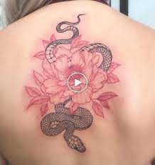 Schlange Und Blume Tattoo Blumen Schlange Tattoo Tattoos Red Ink Tattoos Tattoos Arm Tattoos For Women
