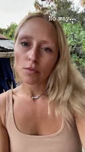 Heidi Knowles's Instagram, Twitter & Facebook