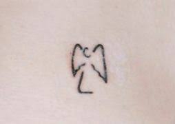 Piccolo Tatuaggio Di Angelo Stilizzato Tatuaggi Piccoli Tatuaggi Tatuaggio Angelo Custode