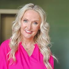 Martha Ruffin's Instagram, Twitter & Facebook