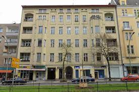 Das ehemalige wohnhaus bowies liegt in der schöneberger hauptstraße 155. David Bowie In Berlin 12 Dinge Die Man Wissen Sollte