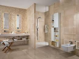Bagno moderno, raffinato ed elegante, con pavimento in legno massello scuro e pareti grigie. Piastrelle Bagno Moderno Foto Design Mag