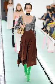 Gucci Spring 2020 Ready To Wear Collection Runway Looks Beauty Models And Reviews Fashion Inspiration Design Fashion Gucci Spring