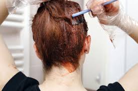 Wie bekomme ich meine blonden haare dunkelbraun ohne sie zu schädigen? Haarfarbe Flecken Entfernen 12 Tipps Fur Haut Kleidung Und Waschbecken