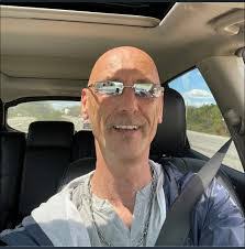 Larry Kee's Instagram, Twitter & Facebook