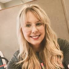 Karen Kirsch's Instagram, Twitter & Facebook