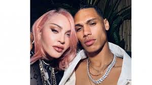 Madonna Punya Kekasih Baru? Usia 41 Tahun Lebih Muda