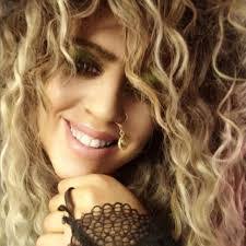 Kim Lampert's Instagram, Twitter & Facebook