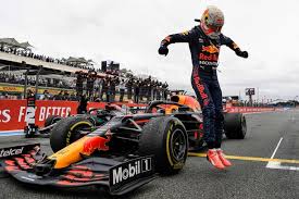 De formule 1 zorgt er daarom dit weekend voor dat max verstappen en lewis hamilton al voor ze het asfalt opgaan naast elkaar komen te zitten tijdens de persconferenties. Voor Verstappen Valt Er In De Titelstrijd Na Elke Race Een Puzzelstuk Op De Juiste Plaats De Volkskrant