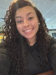 Stephanie Plummer's Instagram, Twitter & Facebook