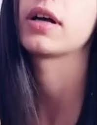 Sliding down will remove the adams apple. Adam S Apple At Women Neck 170 Photos Health Beauty