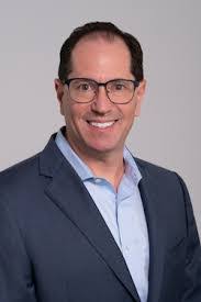 Robert Arey's Instagram, Twitter & Facebook