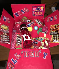 Diy College Care Packages From Home 25 Genius Ideas Raising Teens Today College Care Package Diy Birthday Gifts Care Package Decorating