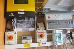 Grid Tied vs. Off Grid Inverter. What's the Difference?
