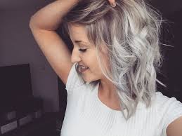 1001 ideen fur silberblond als haarfarbe die ihnen inspirieren silberblonde haare silber blond schulterlange haare grau