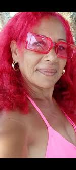 Busco una relación seria y sincera. Soy un hombre de proyectos, con sueños  grandes y el deseo de compartirlos con alguien especial. Mi edad es de 40  años, soy amante a los