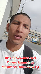 Reto de Flexiones en el Parque Kennedy de Miraflores