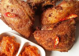 Dimakan dengan sambal yang pedas plus lalapan rasanya makin mantap. Resep Ayam Goreng Kalasan Masakan Mama Mudah