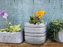 >> adopter une décoration de jardin fleurie ici <<. Faire Des Pots De Fleurs En Ciment Les Tutos Pots De Fleurs En Ciment Jardinieres En Beton Pots En Beton Diy