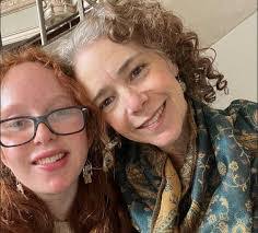 Lori Abrams's Instagram, Twitter & Facebook