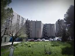 Après le retour au quartier de l'une des 4 personnes interpellées, deux nuits de violence. Bagnols Sur Ceze 30 Visite De La Cite Les Escanaux Video Dailymotion