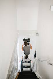 Für jeden bauherrn stellt sich irgendwann die frage, ob man die decke tapezieren oder die decke streichen möchte. Diy Treppenaufgang Renovieren Und Dekorieren Dank Treppenpodest Sanvie De