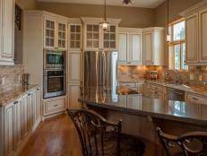 This kitchen features the trademark colors of tuscan which reflect rich soil. Tuscan Kitchen Paint Colors Pictures Ideas From Hgtv Hgtv