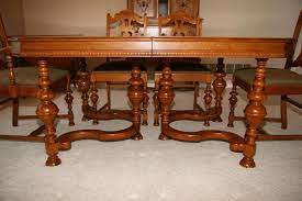 Multitone finish in old gold, bronze and orange. Antikes Esszimmer Set Zum Verkauf Esszimmer Antique Dining Room Sets Antique Dining Room Table Vintage Dining Table