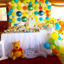 1st Birthday Decoration Ideas At Home For Boy Loving The Balloon Backdrop At This Winnie The Pooh 1st Birthday Party See More Party Ideas And Share Yours At Catchmyp Fiesta Ninos Globos Fiestas Infantiles