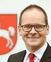 Auch andere bundesländer wollen spätestens zu sachsen macht ab montag seine schulen, kitas und viele geschäfte dicht. 28v6tzf04txwpm