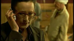 Petra holder Hubert skjult i sit værksted! Så længe han er i mørke, vågner  han ikke. Cecilie, Frode og Ib beslutter sig for at prøve at befri ham. Se  hvordan det går: dr.dk/absalon ...