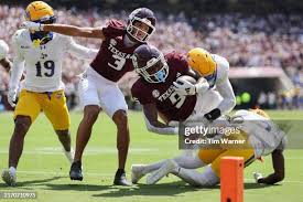 6,281 Tristan Do Football Stock Photos, High-Res Pictures, and Images