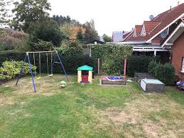 Im Garten Wurde Der Platz Fur Unsere Grillremise Ausgesucht Unsere Kinder Mussten Darauf Hin In Einen Anderen Teil D Remise Grillhutte Aussenkuche Selber Bauen