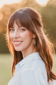 Amanda Blais's Instagram, Twitter & Facebook