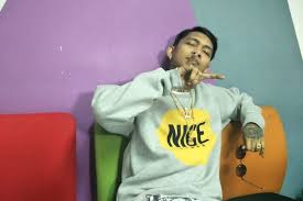 Sayangnya, baju tersebut dikenal sebagai budaya tiongkok yang memang dengan sengaja digunakan oleh lay dalam mvnya tersebut. Young Lex Beri Pelajaran Pemberi Komentar Negatif Di Akun Ig Nya