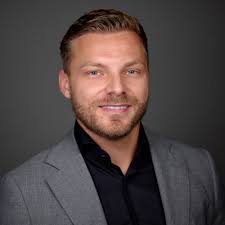 Op 12 Februari 2024 waren Michael Nouris en ik namens Smit Security  Services aanwezig op het 25 jarig jubileum bij Alpha Security. Dit werd  gehouden op een prachtige locatie in Haarlem met