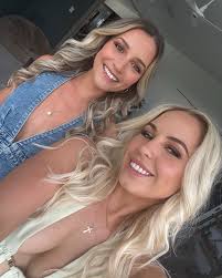 Ahhh if it isn't the long lost holiday 💭