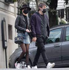 Between laeticia hallyday and jalil lespert, love at first sight was immediate. Laeticia Hallyday And Jalil Lespert Out In Rome 11 02 2020 Hawtcelebs