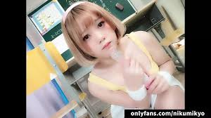 Nikumikyo Asian Cute Girl Masturbation Orgasm by FEJIRA