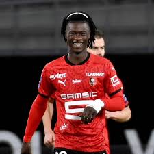 Eduardo celmi camavinga (born 10 november 2002) is a professional footballer who plays as a midfielder for la liga club real madrid. Rennes Trainer Bereitet Rede Fur Camavinga Vor