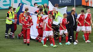 Dänemark verliert auftaktspiel gegen debütant finnland spox. Em Drama Danen Star Christian Eriksen Kollabiert Auf Platz Wiederbelebt B Z Berlin